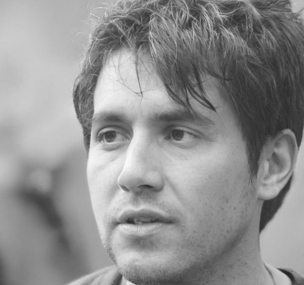 Security instructor explaining blockchain vulnerability patterns to participant